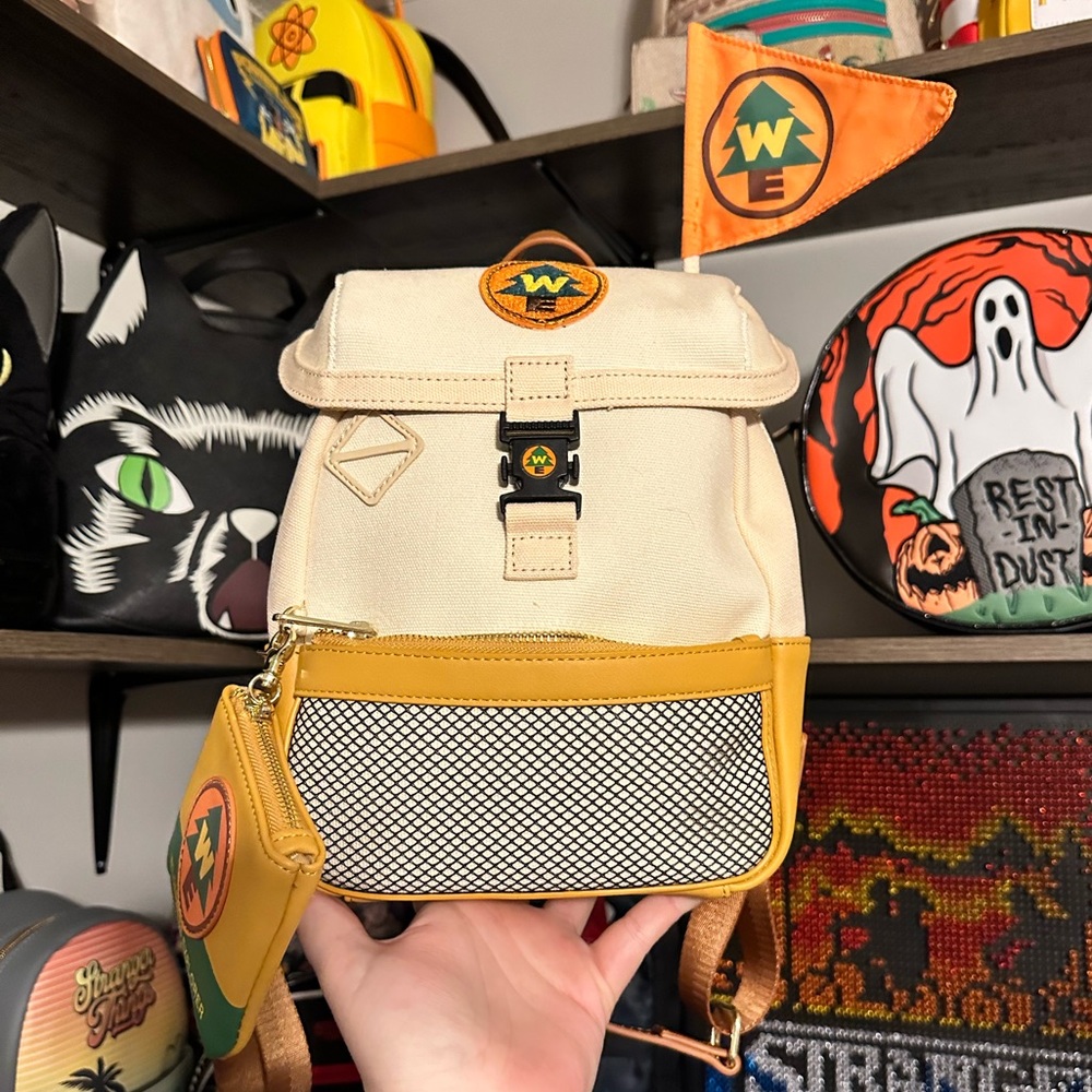 Looking to trade my NWOT wilderness explorer for NWOT or EUC pennywise 🌈 SOLD